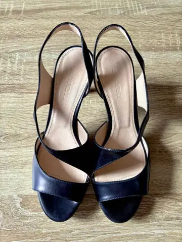 [ 가격 인하 ] JIL SANDER 가죽 스트랩 샌들 블랙