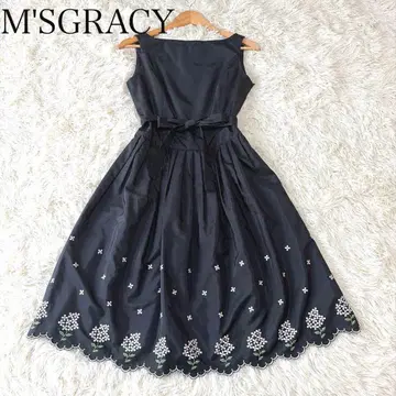새상품급 M SGRACY 슬리브리스 원피스 무릎 기장 종아리 기장 자수 38