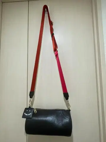 Paul Smith 여성용 숄더백 블랙 컴팩트 원통형