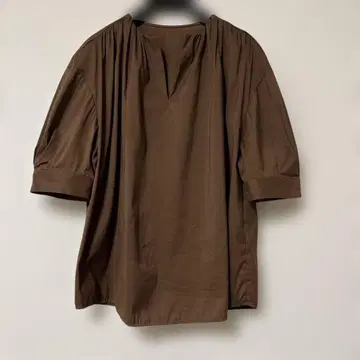 투모로우랜드 브라운 반팔 스키퍼 블라우스