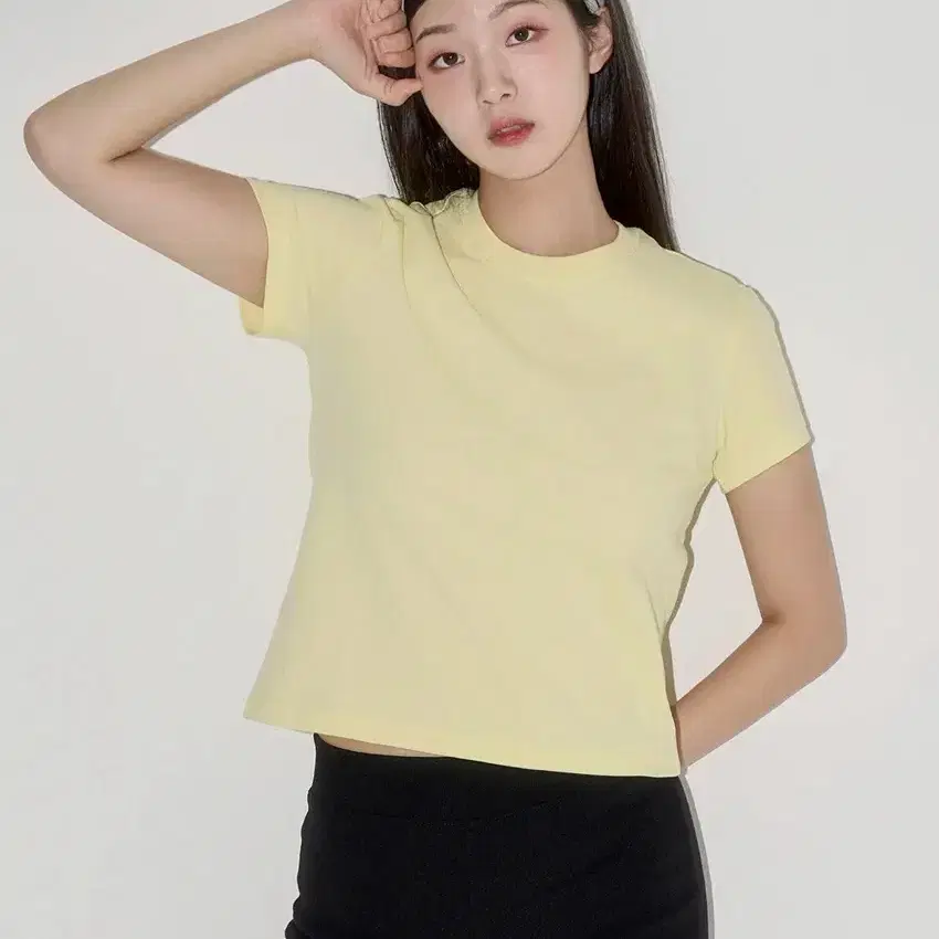 새상품)디어시스 베이직 세미 크롭 티/옐로우