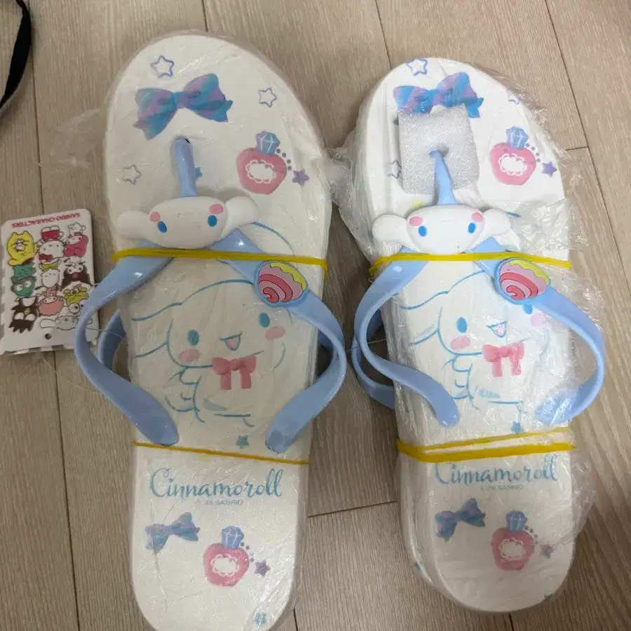 시나모롤 쪼리 샌들 화이트