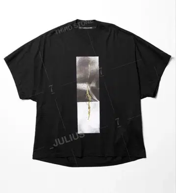 JULIUS 24PF 프린트 카이토 티셔츠