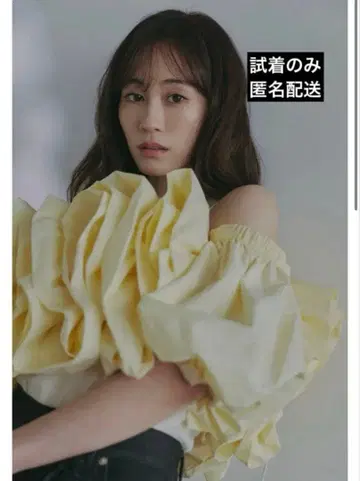 [새상품] Andequal 볼륨 오프 숄더 블라우스