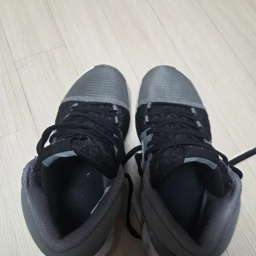 나이키 농구화 르브론 위트니스 8 급처