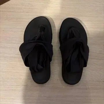 라곤마 샌들
