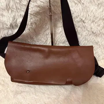 uni&co 유니앤코 메신저 백 가죽 카멜 S 사이즈
