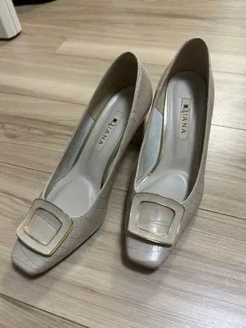 새상품급 다이애나 DIANA 펌프스 23.5cm
