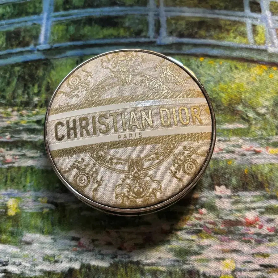 디올 홀리데이 리미티드 한정판 쿠션 케이스 판매