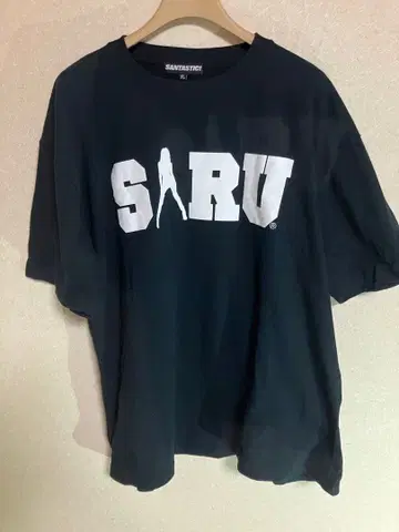 SANTASTIC! SARU 티셔츠 블랙 CL
