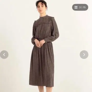 투모로우랜드 프레이즈 프린트 스탠드넥 원피스