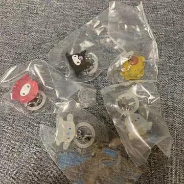 산리오 캐릭터즈 변신 문어 문양 액세서리 세미 컴프