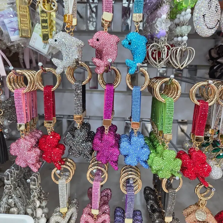 2개 세트 반짝이는 네잎 클로버 , 돌고래 , 체리 , 딸기, 스마일 , 키링 키홀더 행운 열쇠고리 선물용