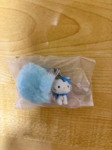 초레어 챠미키티 복슬복슬 스트랩 블루