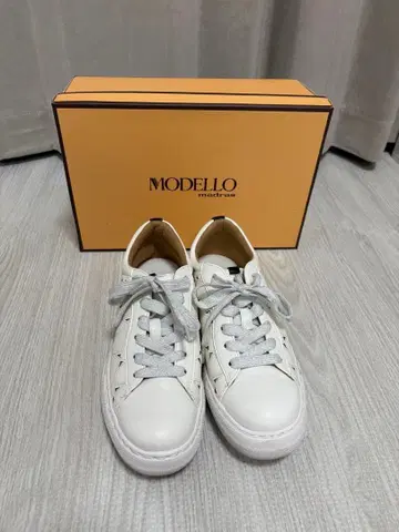 MODELLO madras 화이트 스니커즈 별 패턴 컷 아웃 중고 23.5cm
