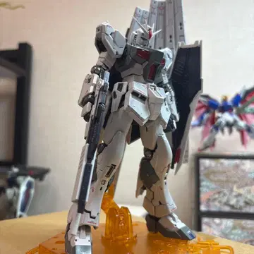 RG 뉴 건담 퍼스트 로트 컬러 ver. 조립 완료
