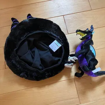 드래곤 봉제 인형과 모자 세트