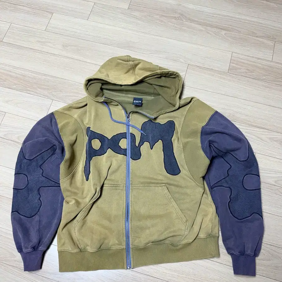 Perks and mini (P.A.M)후드 집업