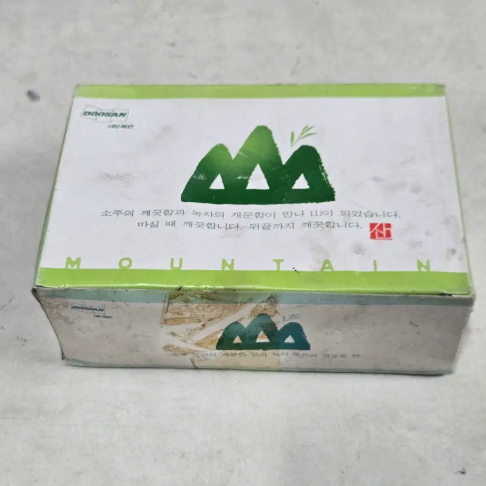 레트로 옛날술자료 .소주잔 . 두산소주 . 산 소주 유리잔. 6개 미사용 잔