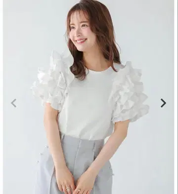 완판템 Fit more 밀푀유 프릴 소매 티셔츠 화이트