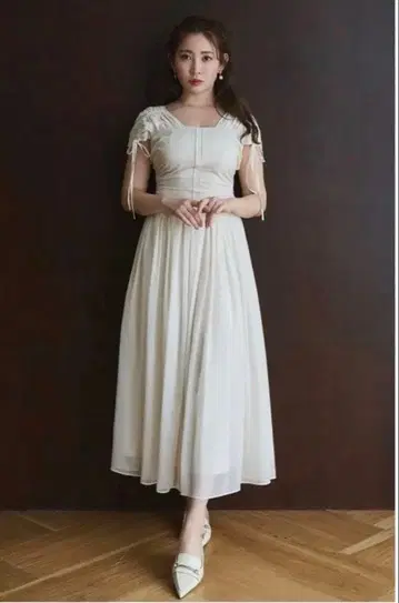 미사용 새상품 Herlipto Nuage Airy Dress