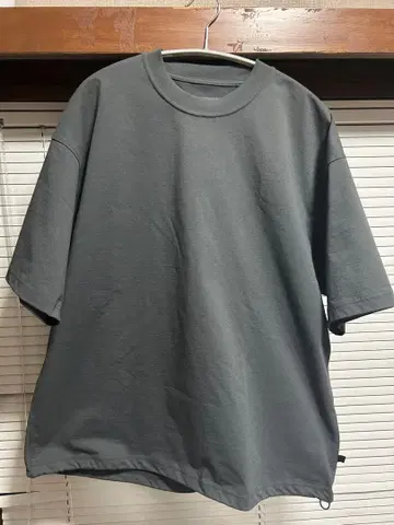 새상품급 DAIWA PIER39 T셔츠 다크 그레이 다이와 피어39