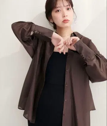 내추럴 꾸뛰르 접촉 냉감 백 프릴 시어 셔츠