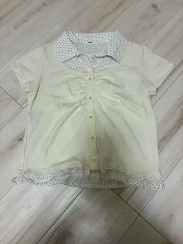 도트 무늬 카라 부착 반팔 티셔츠 아이보리 F 사이즈