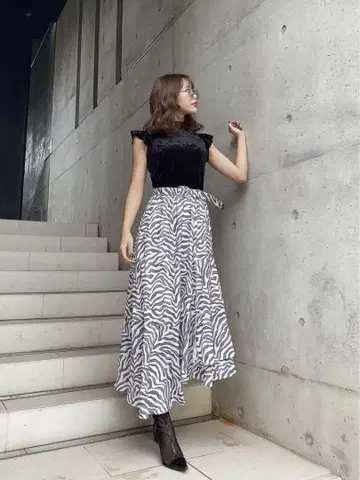 DARICH 다리치 벨로아 롱 원피스 제브라 패턴 도킹