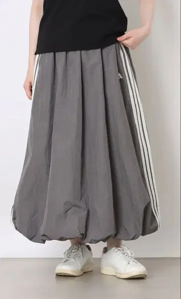 adidas 벌룬 실루엣 롱 스커트