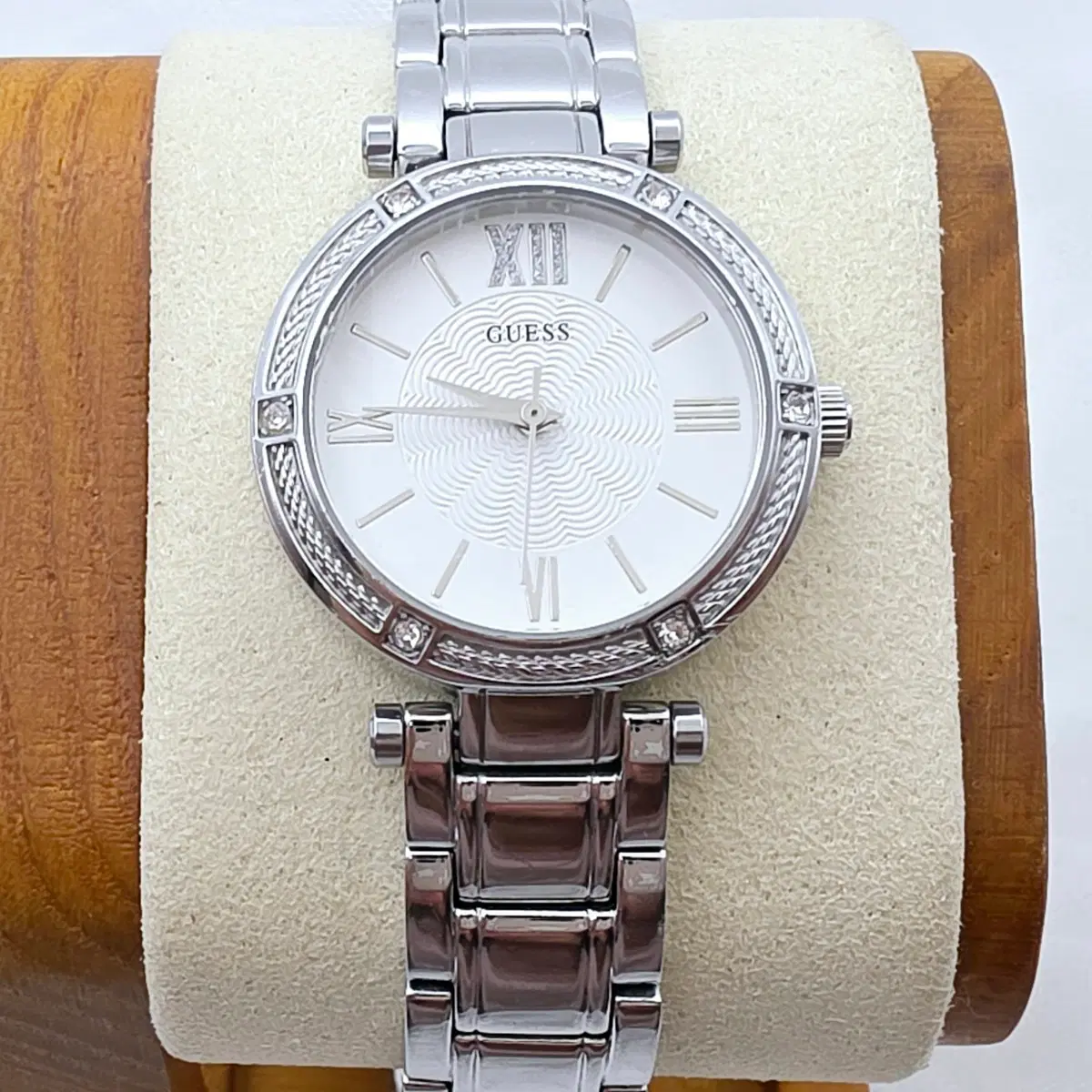 <게스> Park Ave South 실버 시계 크리스탈 베젤 W0767L1
