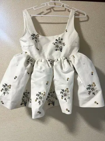 Bibiy. BIANCA GARDEN TOP 화이트