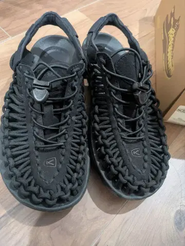 KEEN UNEEK 샌들 블랙 23.5