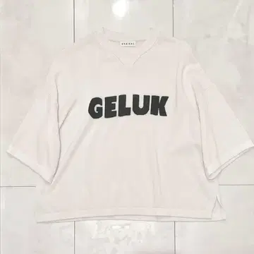 CYNICAL 시니컬 반팔 썸머 니트 GELUK 로고 T셔츠 25SS