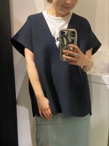[ 컨디션 최상 ] SLOBIENA 딥 V넥 울 베스트 네이비