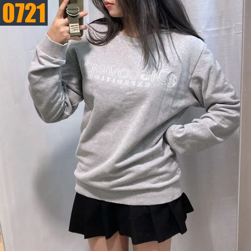 100 디스커버리 회색 맨투맨 티셔츠