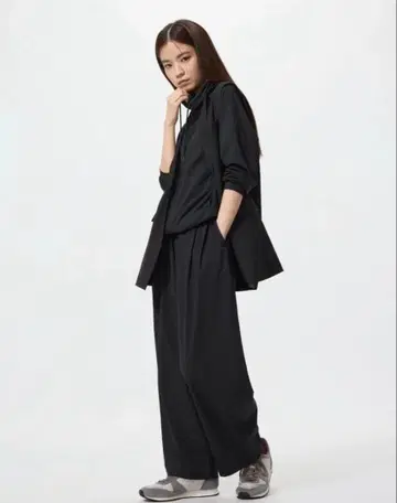 UNIQLO 울트라 스트레치 액티브 와이드 팬츠 (짧은 기장) 블랙 s