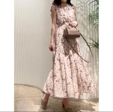 snidel Sustainable 프릴 플리츠 원피스 핑크 베이지