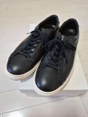 YOAK STANLEY BLK/WHITE 42 (27-28)