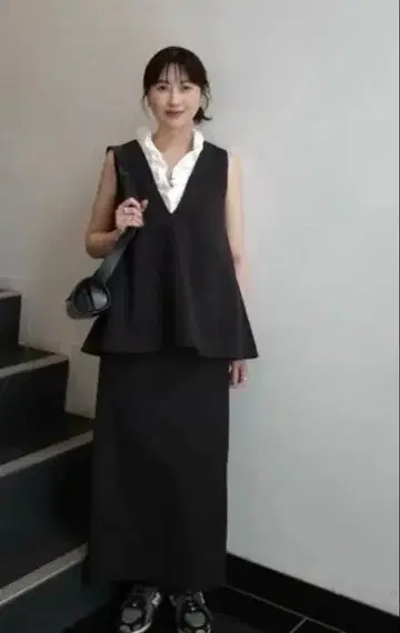 MANOF 프릴 V넥 세트업