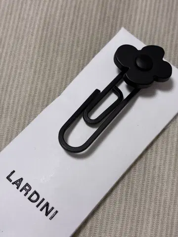 [ 미사용 새상품 ] LARDINI 라르디니 라펠 핑 부토니에르 블랙