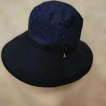 ANTEPRIMA 네이비 레이스 로고 참 햇