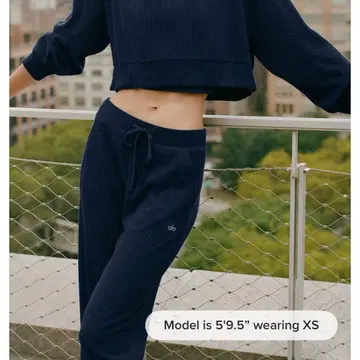 alo yoga Muse Sweatpant Navy 팬츠