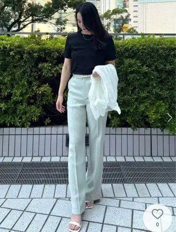 아뉴앙스 글로시 컷탑 블랙 어깨 패드 티셔츠
