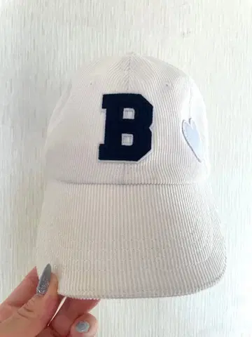 미사용 새상품 Bibiy B. CLUB CAP 자수 캡 화이트