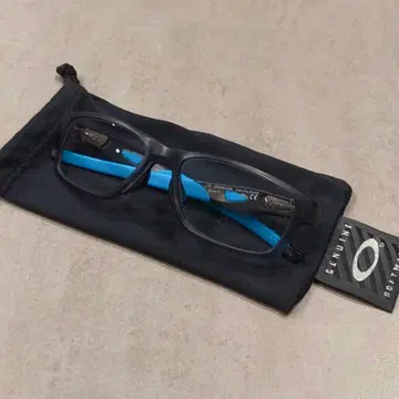 오클리 OX8090-0255 새틴 그레이 스모크