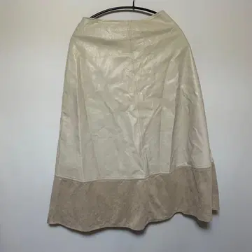 개럴개런트 인조 가죽 플레어 스커트 베이지 새상품급 여성용