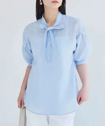 BIANCA [멀티 장면] 가벼운 보타이 블라우스 새상품급