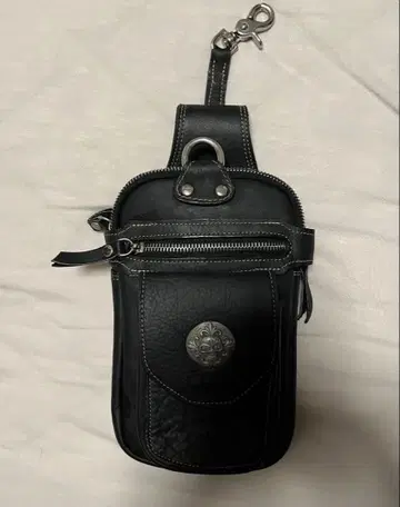 가죽 바디백 웨스트 파우치 스컬 콘초 블랙