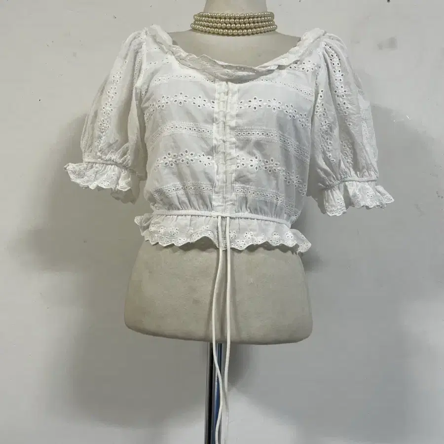 미사용)N6781 퍼프 아일렛 블라우스.크롭.셔링
